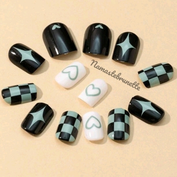 2/$16 Black Hearts Press On Nails - Picture 1 of 14